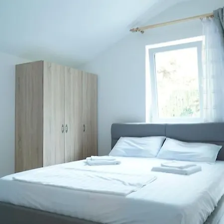 Fully Equipped House Near Centre Apartment *